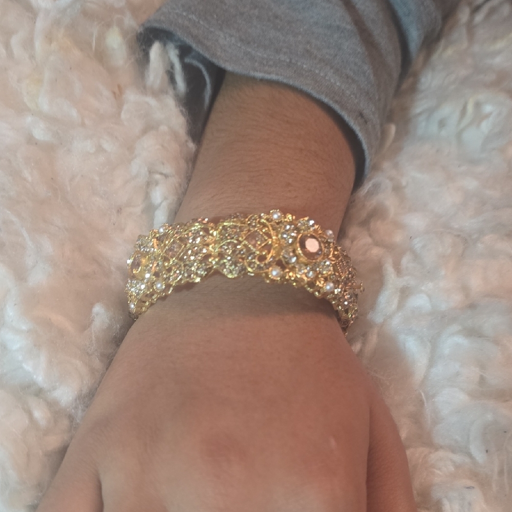 Elegant Gold Bracelet for Women